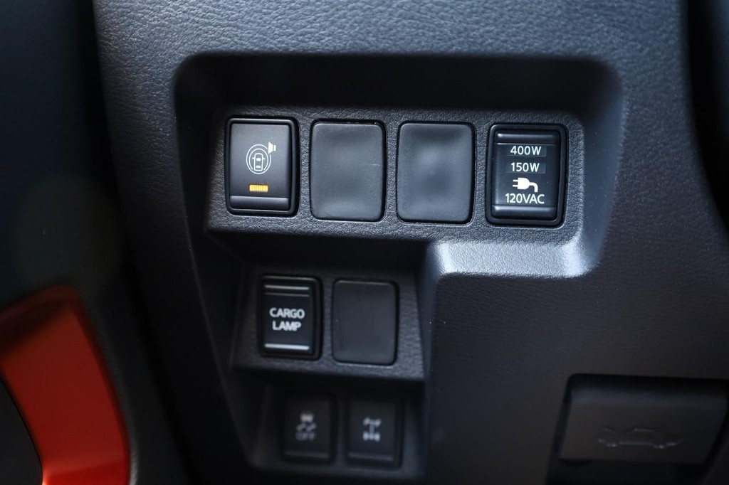 Nissan Frontier Vehicle Full-screen Gallery Image 21