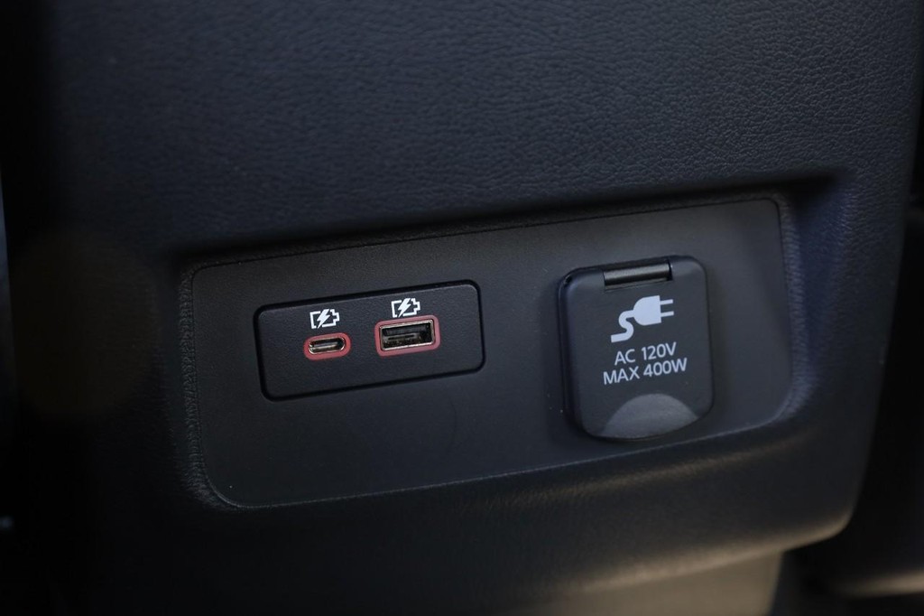 Nissan Frontier Vehicle Full-screen Gallery Image 23