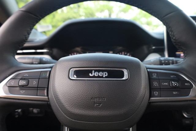 Jeep Compass Vehicle Full-screen Gallery Image 9