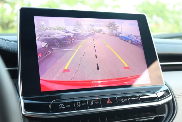 Jeep Compass Vehicle Full-screen Gallery Image 12