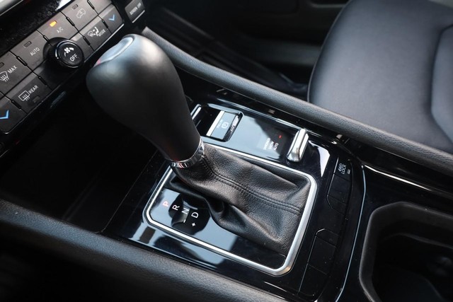 Jeep Compass Vehicle Full-screen Gallery Image 15