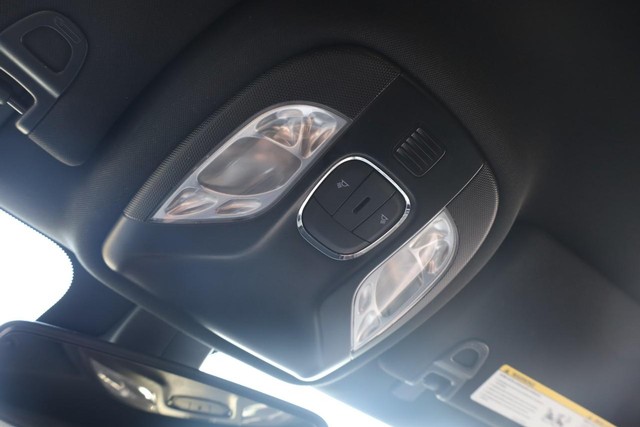 Jeep Compass Vehicle Full-screen Gallery Image 16