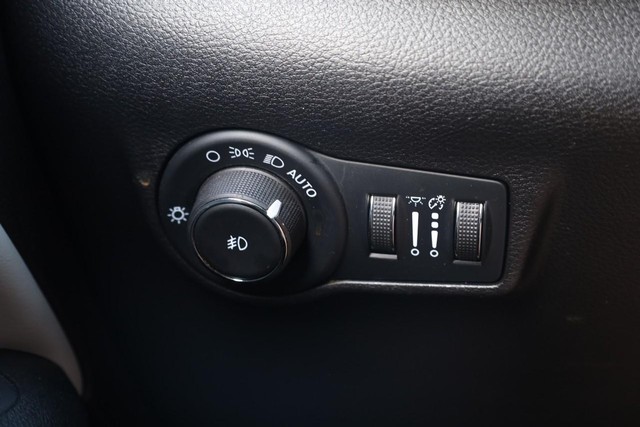 Jeep Compass Vehicle Full-screen Gallery Image 18