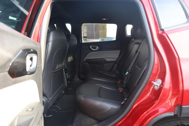 Jeep Compass Vehicle Full-screen Gallery Image 20