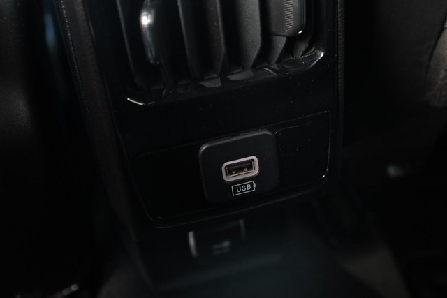 Jeep Compass Vehicle Full-screen Gallery Image 21