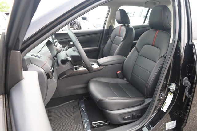 Nissan Sentra Vehicle Image 08