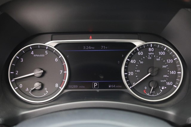 Nissan Sentra Vehicle Image 11