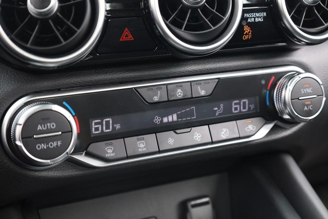 Nissan Sentra Vehicle Image 15