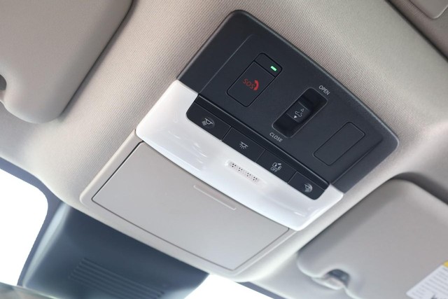 Nissan Sentra Vehicle Image 18