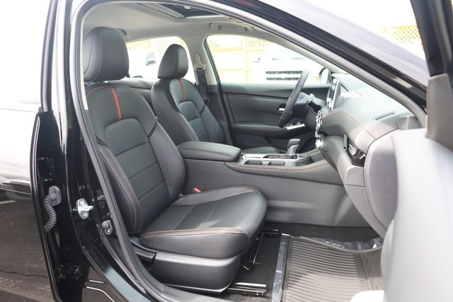 Nissan Sentra Vehicle Image 25