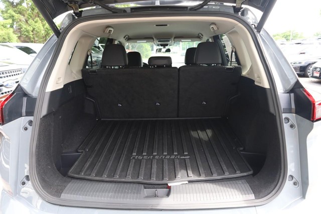 Nissan Rogue Vehicle Image 07