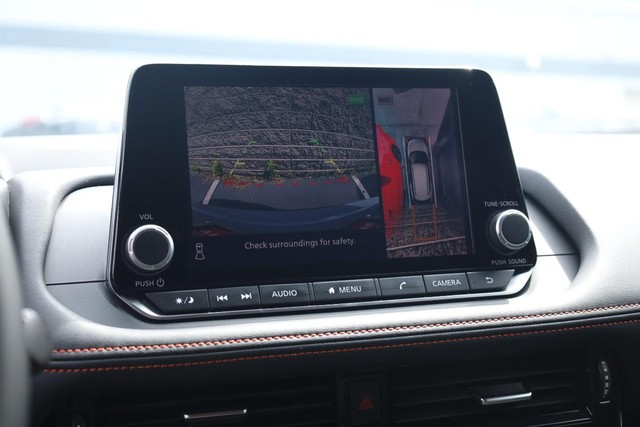 Nissan Rogue Vehicle Image 12