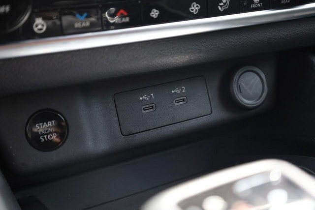 Nissan Rogue Vehicle Image 14