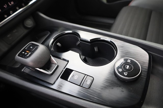 Nissan Rogue Vehicle Image 15