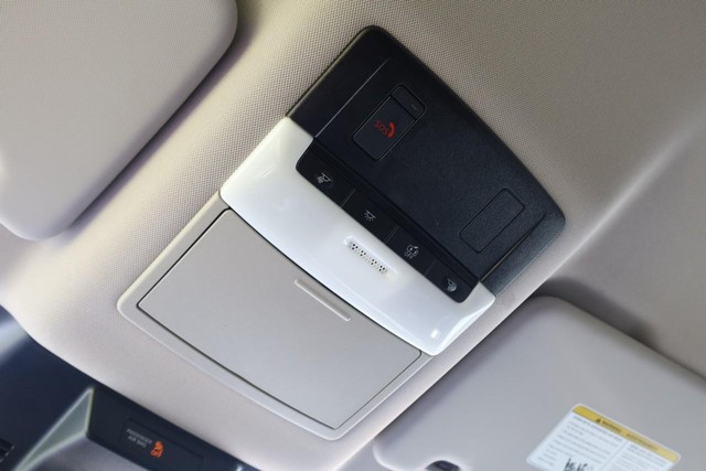 Nissan Rogue Vehicle Image 16