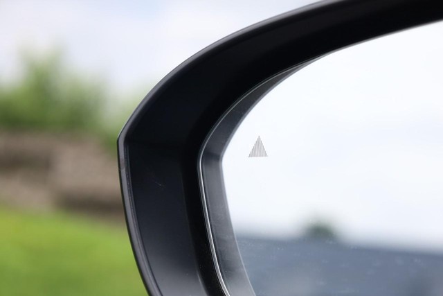 Nissan Rogue Vehicle Image 19