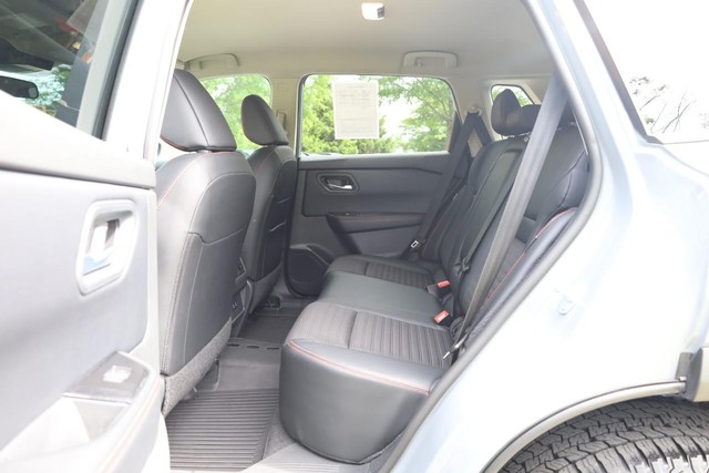 Nissan Rogue Vehicle Image 20