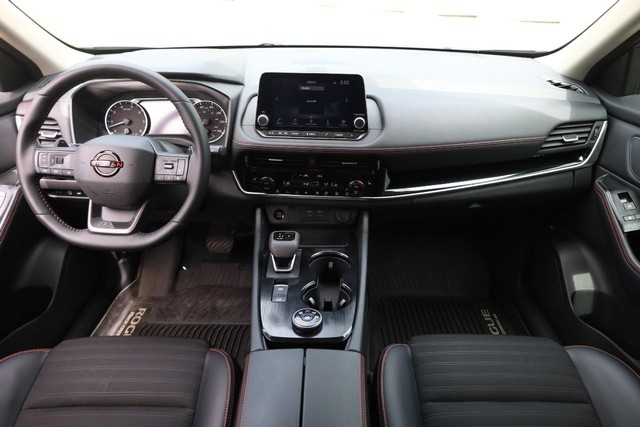 Nissan Rogue Vehicle Image 22