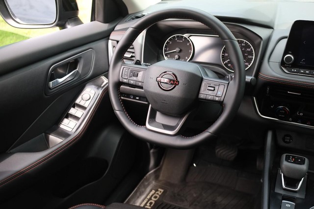 Nissan Rogue Vehicle Image 23