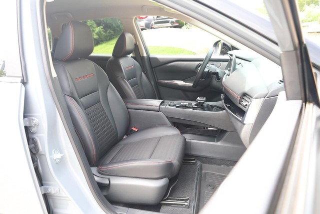 Nissan Rogue Vehicle Image 24