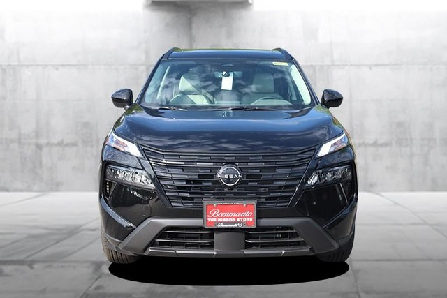 Nissan Rogue Vehicle Image 04