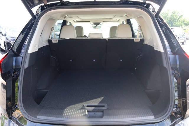 Nissan Rogue Vehicle Image 07