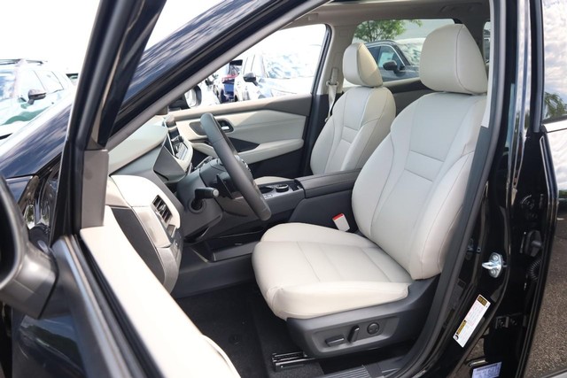 Nissan Rogue Vehicle Image 08