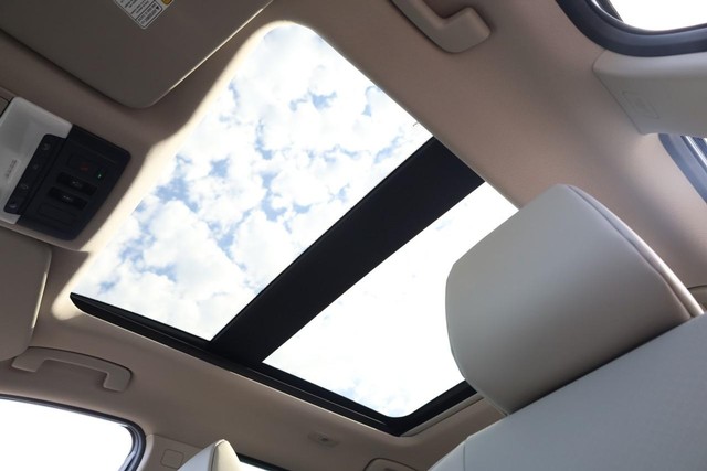 Nissan Rogue Vehicle Image 09