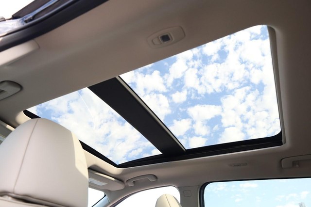 Nissan Rogue Vehicle Image 10