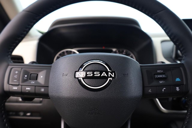 Nissan Rogue Vehicle Image 11