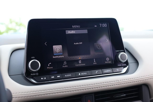 Nissan Rogue Vehicle Image 13