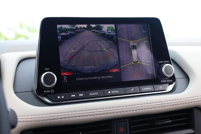 Nissan Rogue Vehicle Image 14
