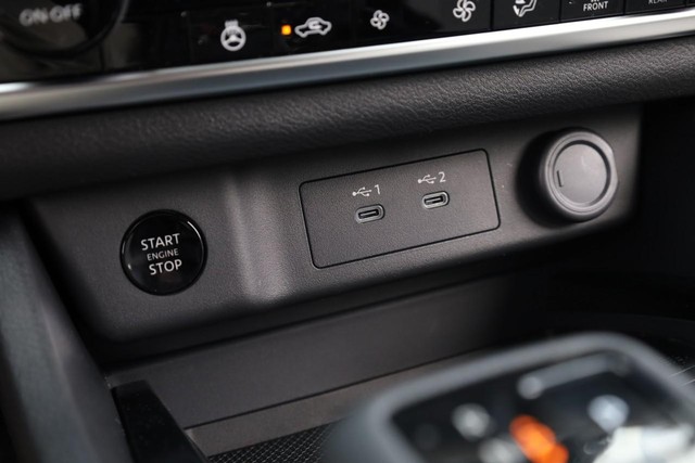 Nissan Rogue Vehicle Image 16