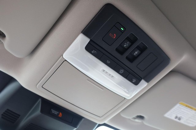 Nissan Rogue Vehicle Image 18