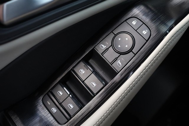 Nissan Rogue Vehicle Image 19