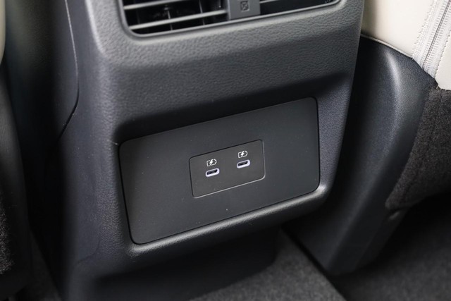 Nissan Rogue Vehicle Image 22