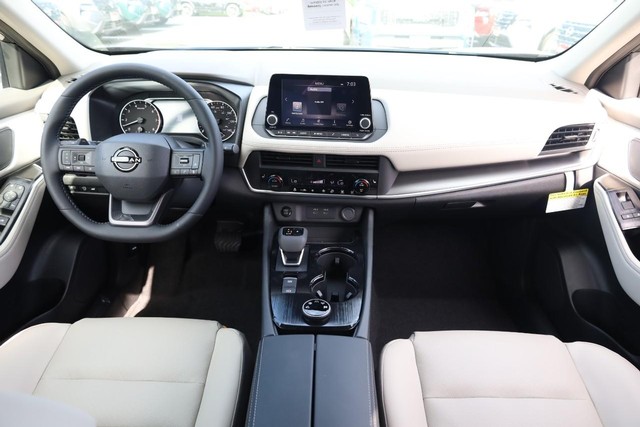 Nissan Rogue Vehicle Image 23