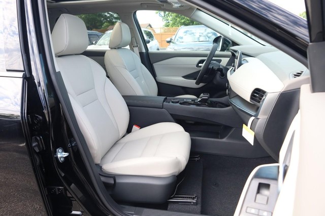 Nissan Rogue Vehicle Image 25