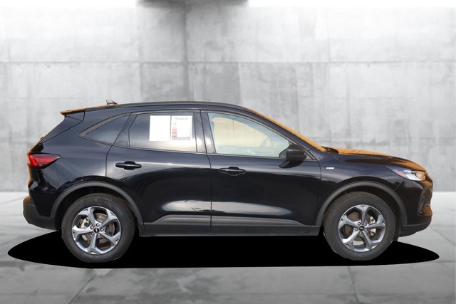 Ford Escape Vehicle Full-screen Gallery Image 04