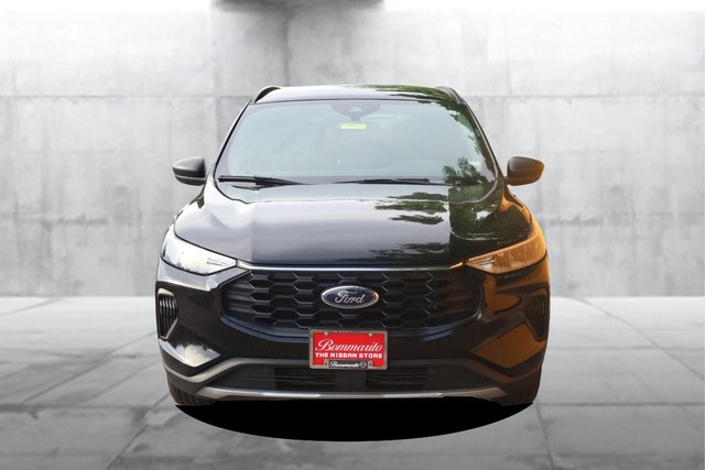 Ford Escape Vehicle Full-screen Gallery Image 05