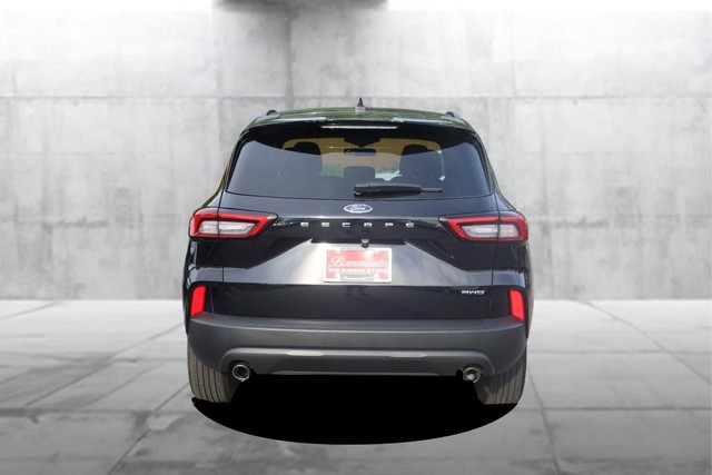 Ford Escape Vehicle Full-screen Gallery Image 06