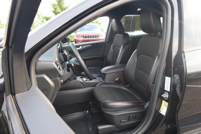 Ford Escape Vehicle Full-screen Gallery Image 08