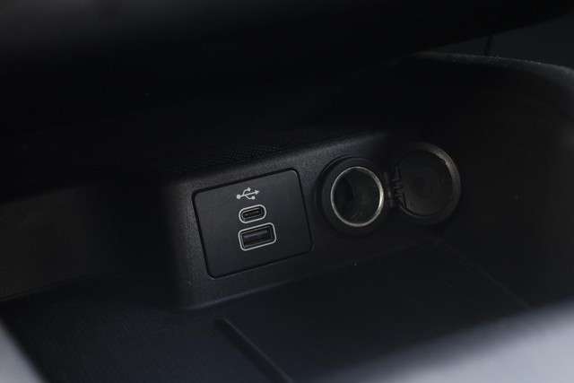 Ford Escape Vehicle Full-screen Gallery Image 15