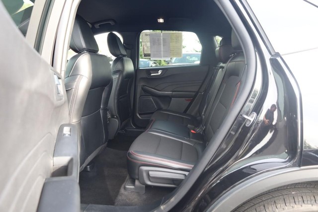 Ford Escape Vehicle Full-screen Gallery Image 21