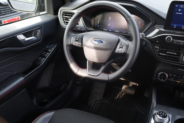 Ford Escape Vehicle Full-screen Gallery Image 23
