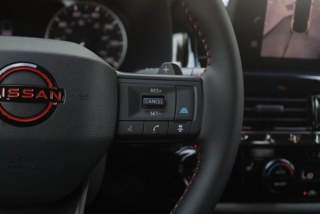 Nissan Pathfinder Vehicle Image 09