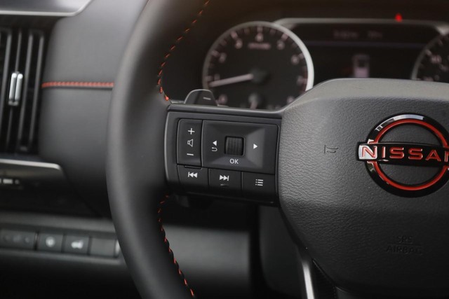 Nissan Pathfinder Vehicle Image 10