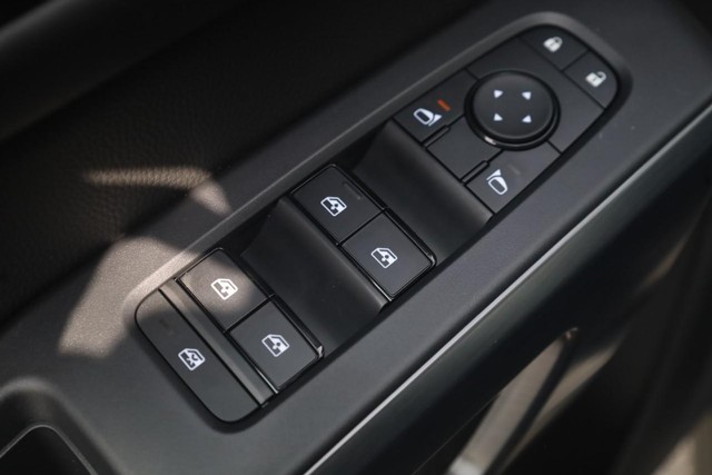 Nissan Pathfinder Vehicle Image 11