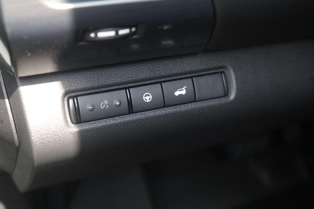 Nissan Pathfinder Vehicle Image 12