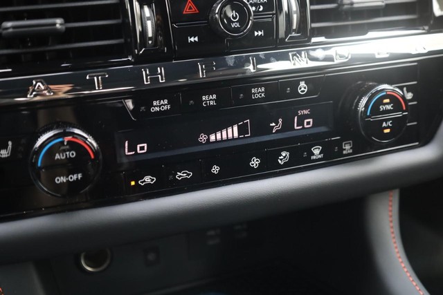 Nissan Pathfinder Vehicle Image 16